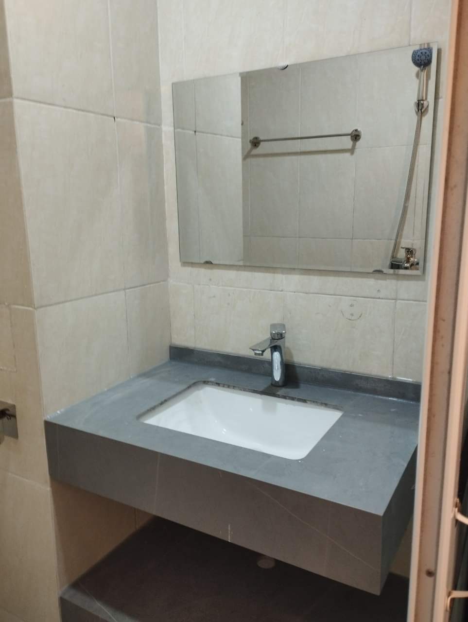 Tôi cho thuê nhà hai cửa đi, mới, Trúc Bạch; vỉa hè 100m2* 4T- 30 Tr - Ảnh 2